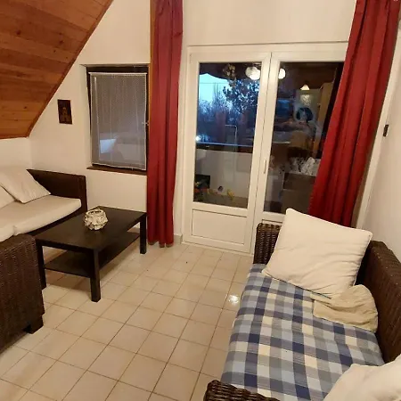 Varjas Apartament *